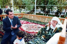 Сад ҷону дил фидои як муддаои модар